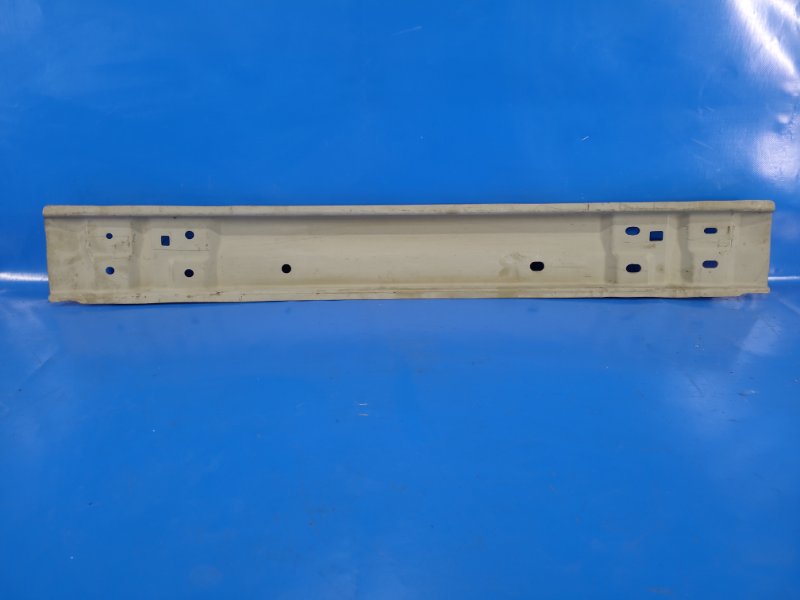 Rear bumper reinforcement for Toyota Prius - 30 09-17