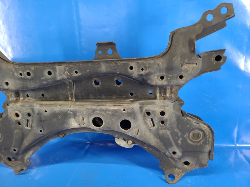 Front suspension beam TOYOTA COROLLA E16 13-