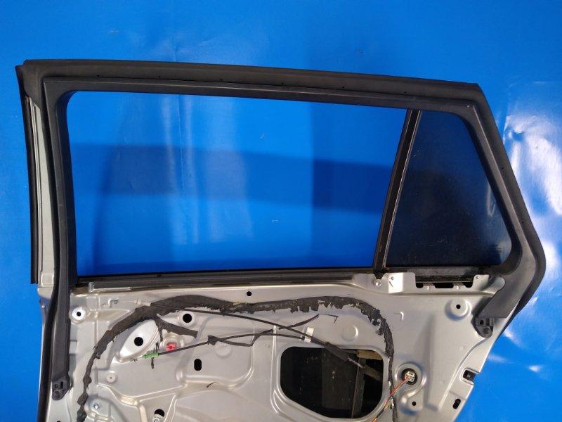 Door TOYOTA AVENSIS 08-18 Right Rear