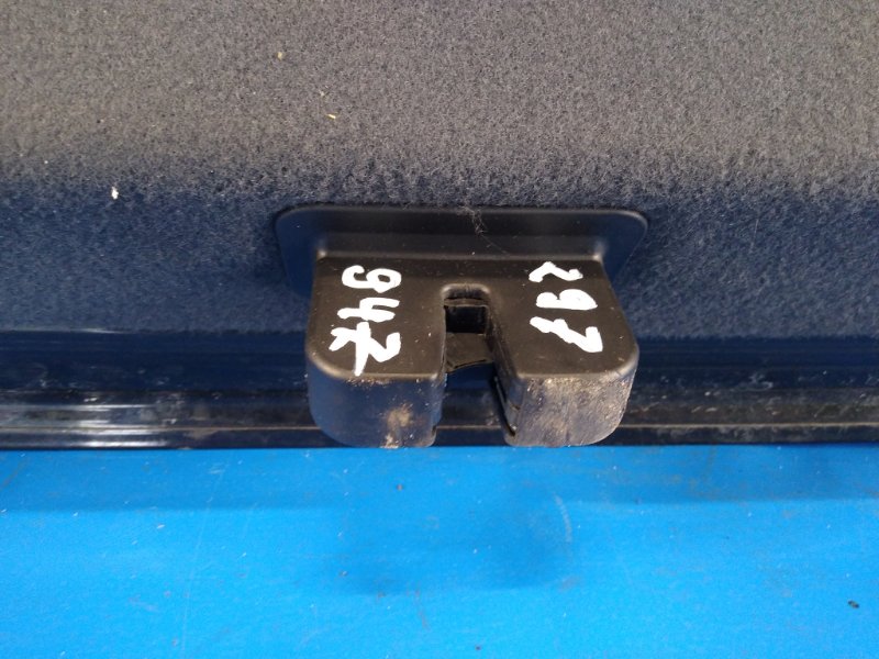 Trunk lid lock AUDI A6 (C7) 11-18 2011