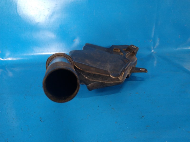 Windshield washer reservoir neck AUDI A6 (C7) 11-18 2011