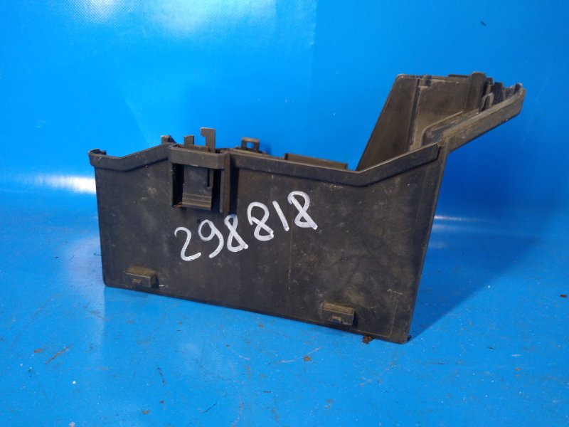 Fuse box housing VOLVO XC70 00–07 2006