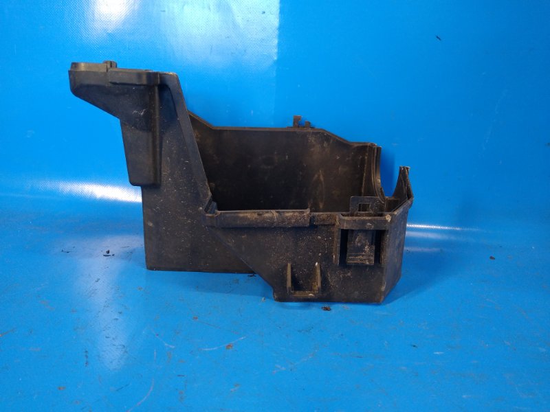 Fuse box housing VOLVO XC70 00–07 2006