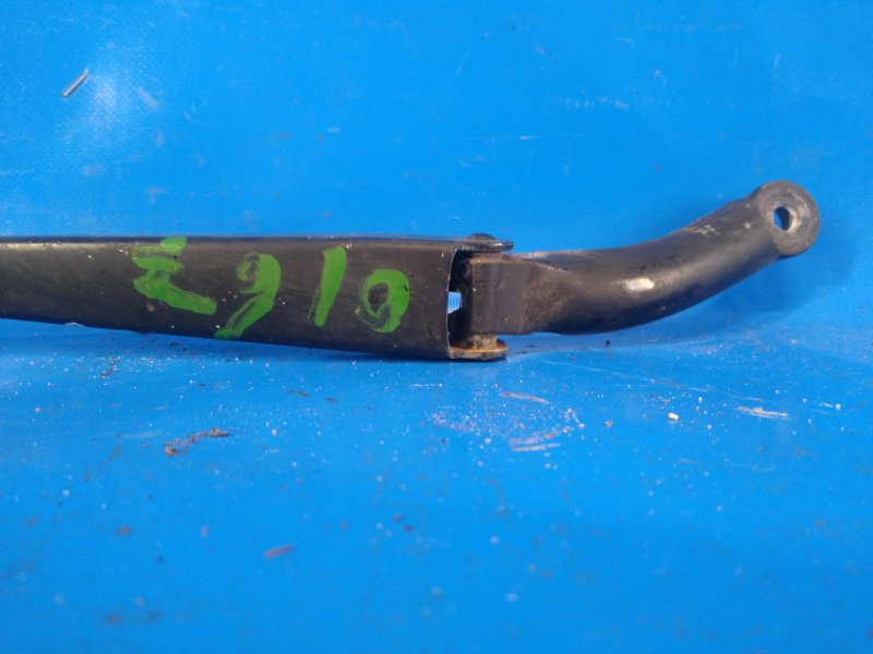 Front windshield wiper arm VOLVO XC70 00–07 2006 Right
