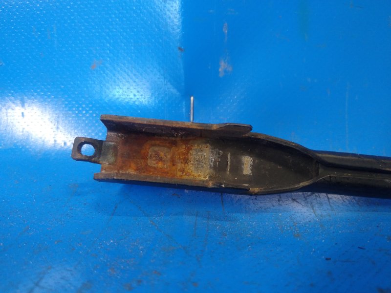 Front windshield wiper arm VOLVO XC70 00–07 2006 Right