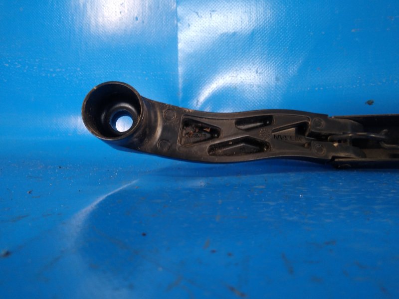 Front windshield wiper arm NISSAN SENTRA B17 12-21 2013 Left.