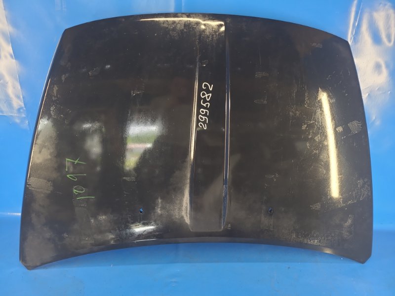 Hood of the 2006 Dodge Caliber 06-11