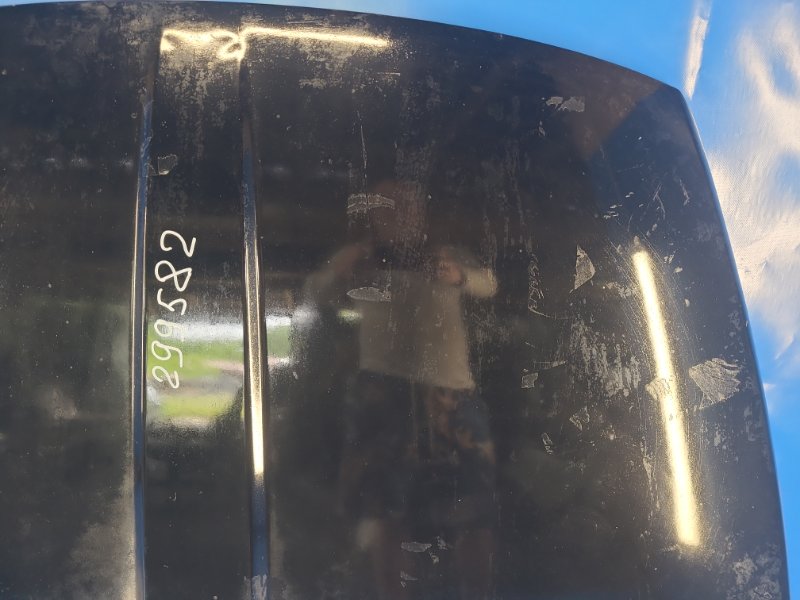 Hood of the 2006 Dodge Caliber 06-11