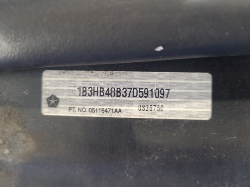 Hood of the 2006 Dodge Caliber 06-11