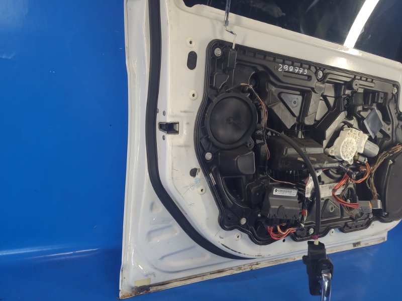 Door CHRYSLER 200 10-14 2013 Left. Front.