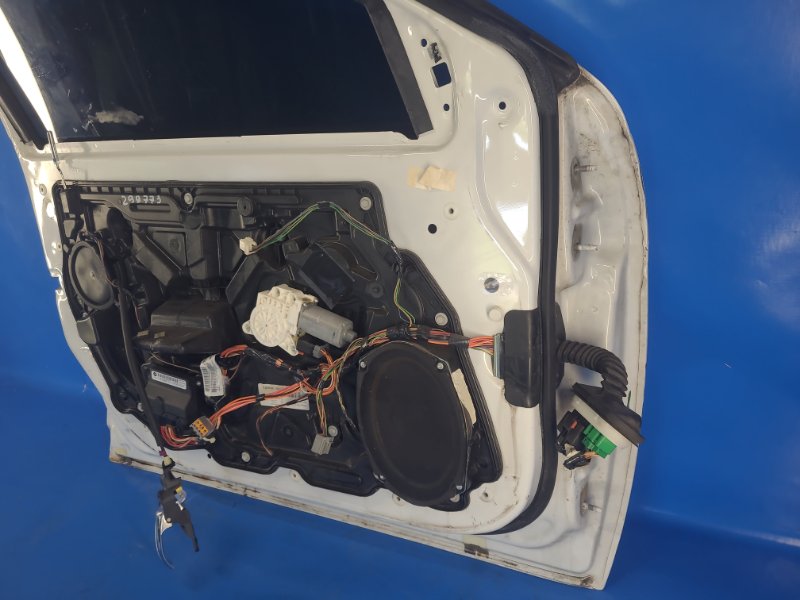 Door CHRYSLER 200 10-14 2013 Left. Front.