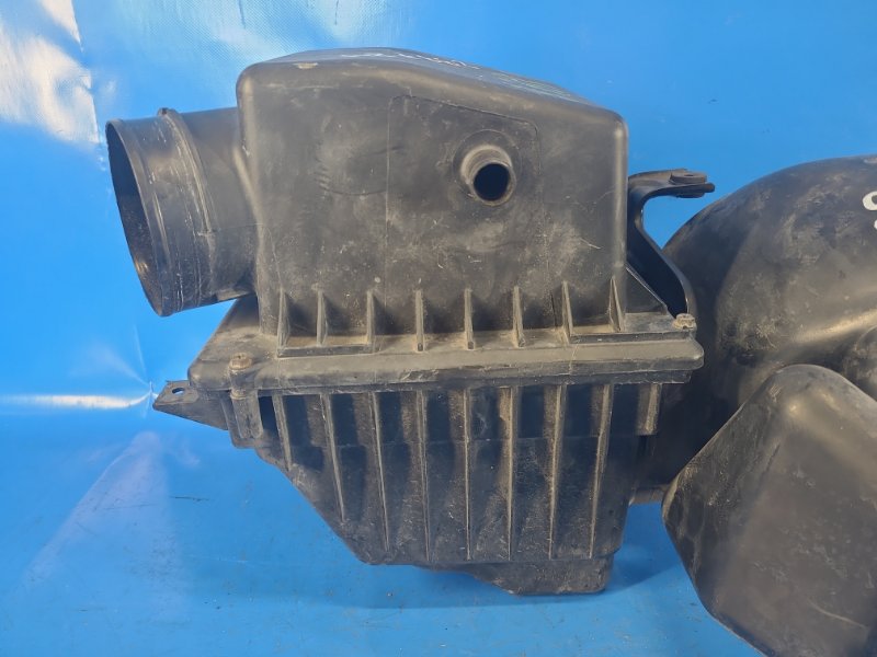 Chrysler 200 10-14 2013 Air Filter Housing