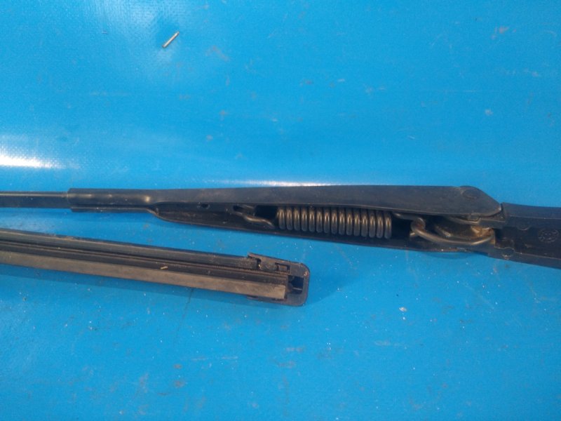 Front windshield wiper arm CHRYSLER 200 10-14 2012 Left.