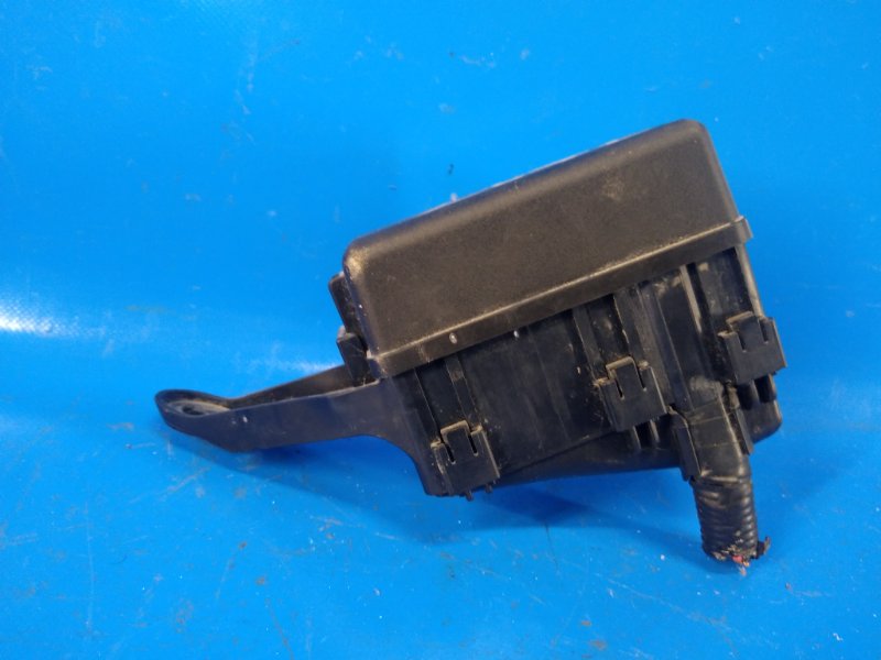 Fuse box engine compartment Lexus IS250/350 05-13 2013