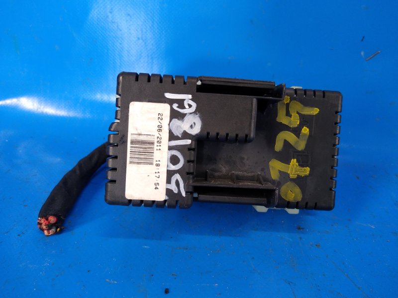 Engine compartment fuse box for a Volvo S60 10-13 2012
