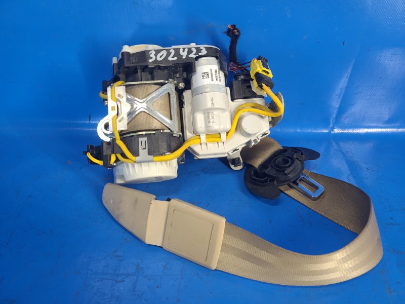 Seat belt AUDI A6 (C7) 11-18 2011 Left. Front.