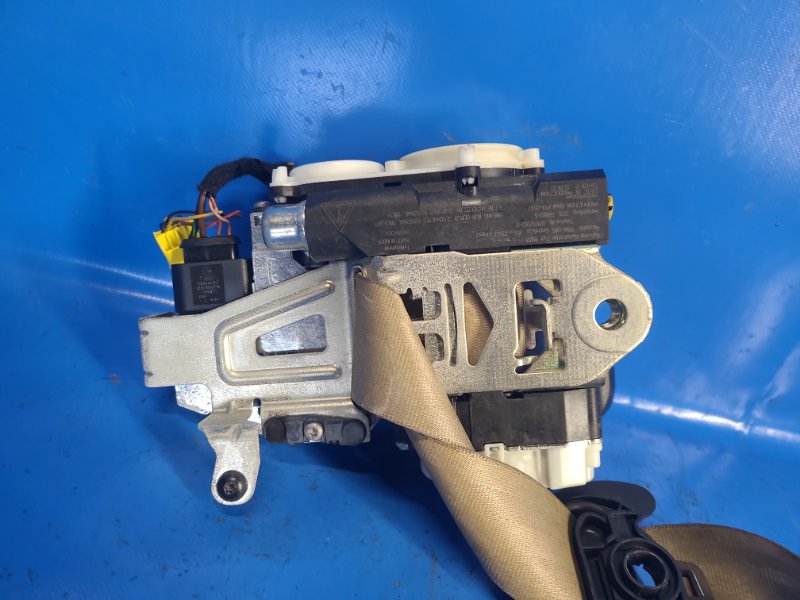 Seat belt AUDI A6 (C7) 11-18 2011 Left. Front.