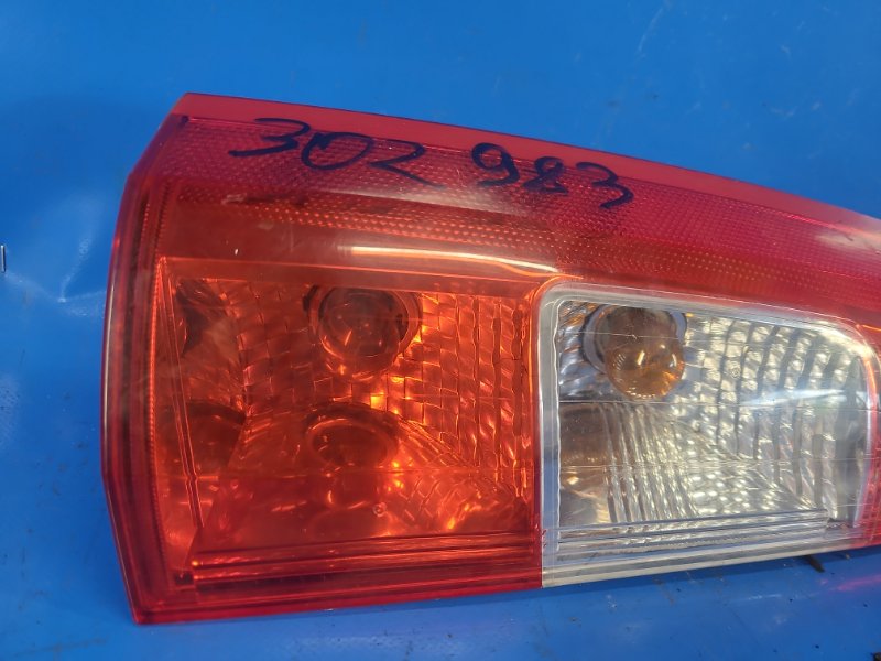Exterior light VOLVO XC70 00–07 2006 Left.