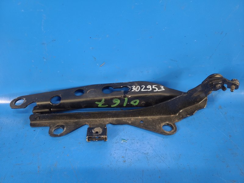 Hood hinge VOLVO XC70 00–07 2006 Left.
