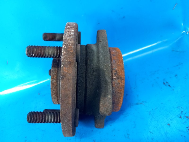 Hub CHRYSLER 200 10-14 2013 Right. Before.