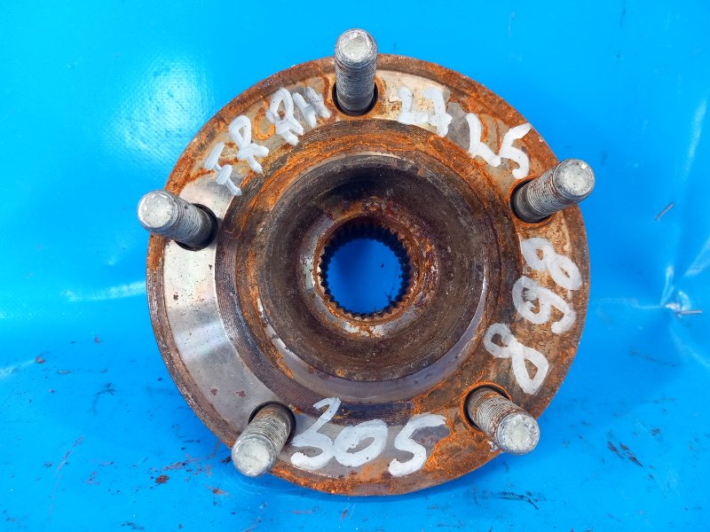 Hub CHRYSLER 200 10-14 2012 Right. Before.