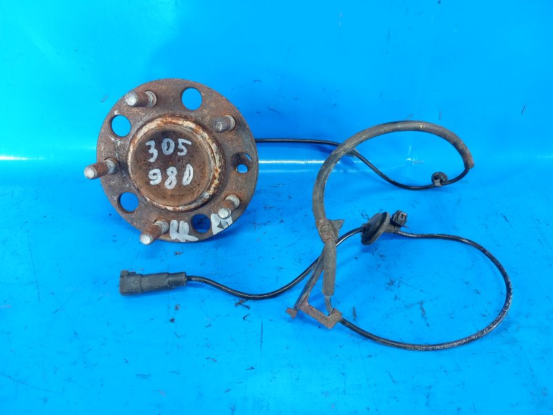 Hub CHRYSLER 200 10-14 2013 Right. Rear