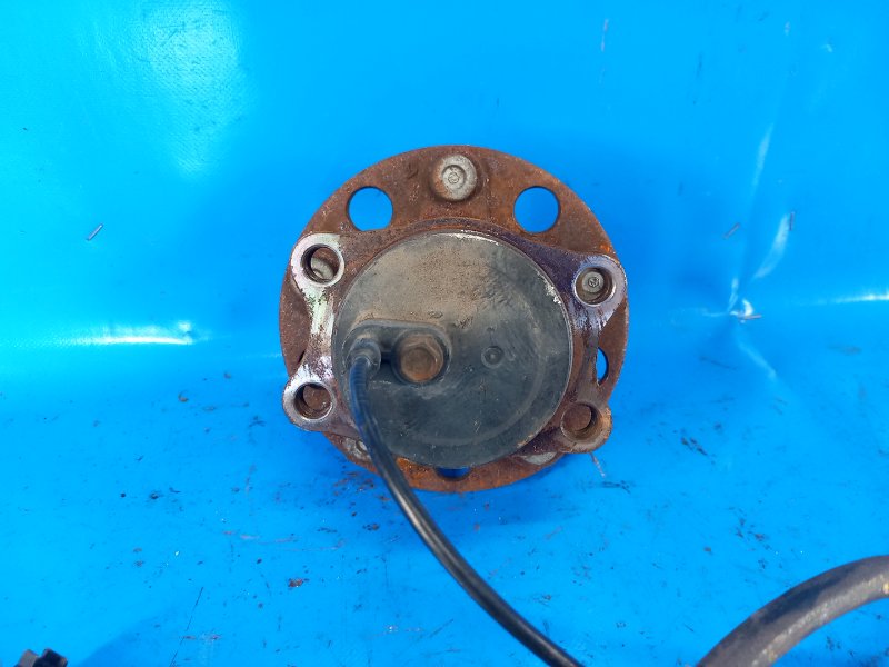 Hub CHRYSLER 200 10-14 2013 Right. Rear