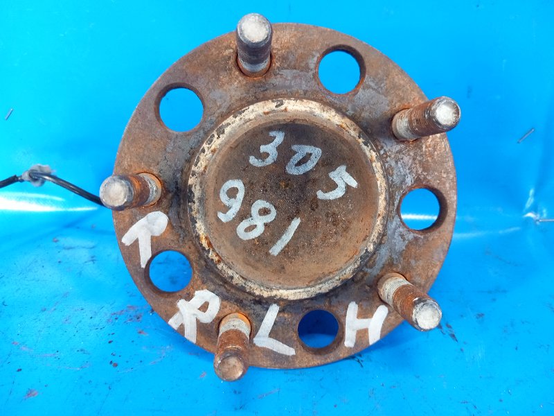 Hub CHRYSLER 200 10-14 2013 Left. Rear