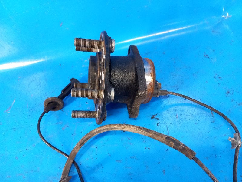 Hub CHRYSLER 200 10-14 2012 Left. Rear