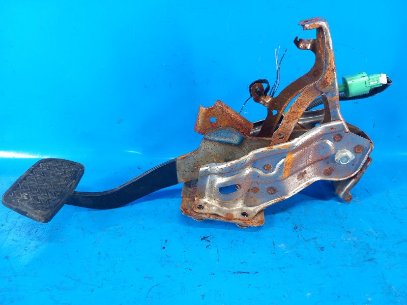 Brake pedal Toyota Camry 40 06-11 2010