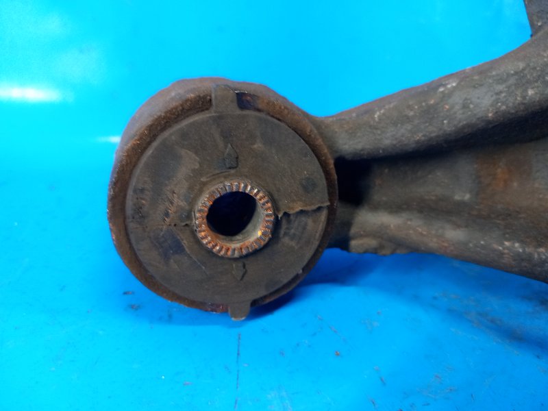 Trunnion TOYOTA CAMRY 40 06-11 2007 Right Rear