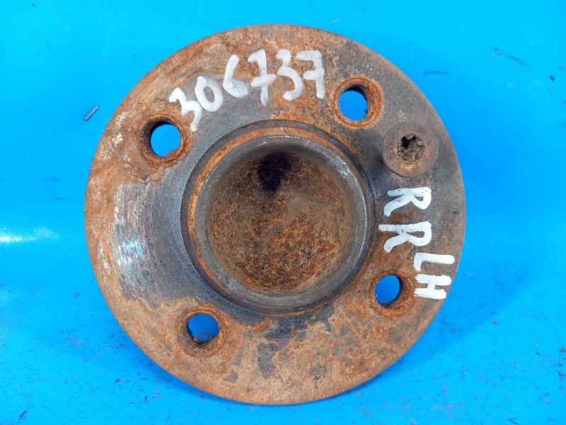 Hub MINI COOPER S R57 09-15 2011 Left. Rear