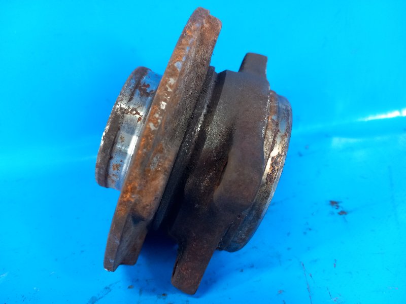 Hub VOLVO XC70 00–07 2006 Right. Before.