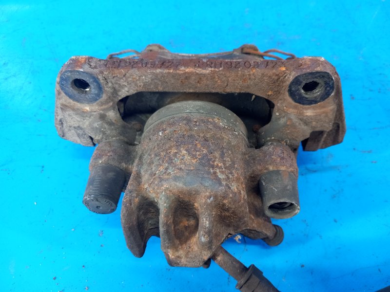 Brake caliper VOLVO XC70 00–07 2006 Left. Front.