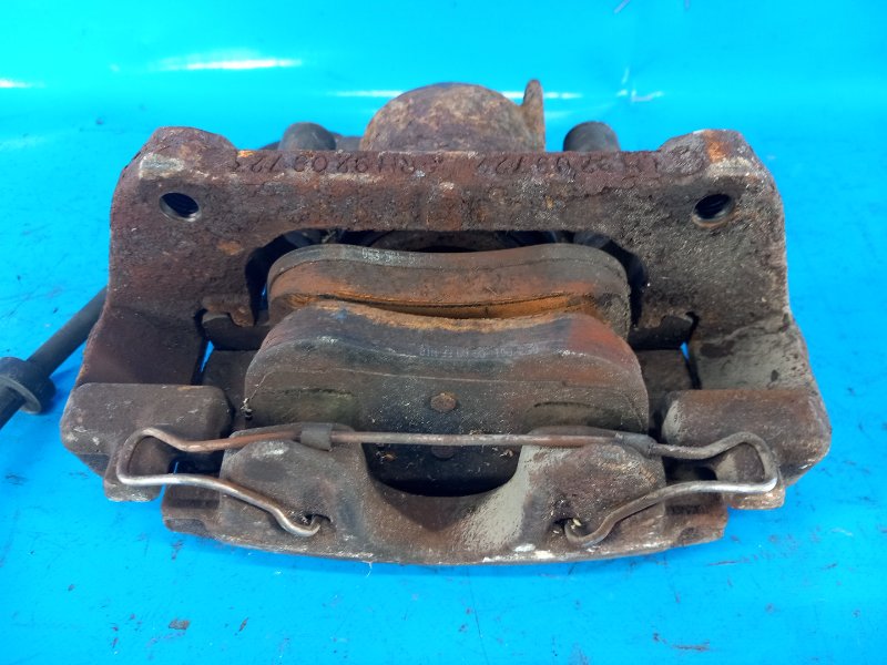 Brake caliper VOLVO XC70 00–07 2006 Left. Front.