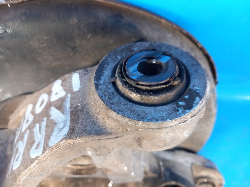 Trunnion VOLVO XC70 00–07 2006 Right