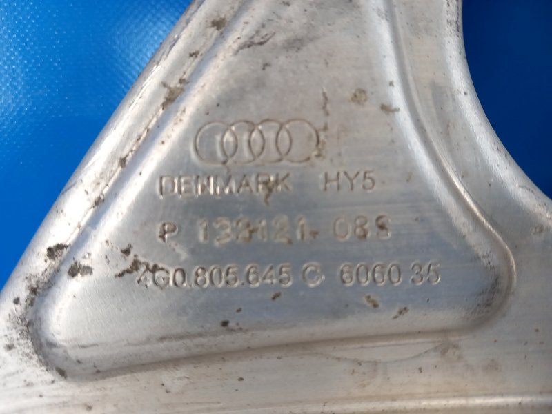 AUDI A6 (C7) 11-18 2011 body strut