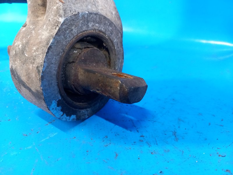 Front suspension lower arm VOLVO XC70 00–07 2006 Left.