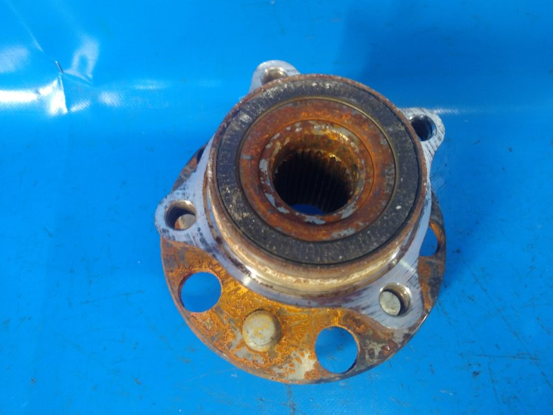 Hub LEXUS IS250/350 05-13 2013 Right. Rear