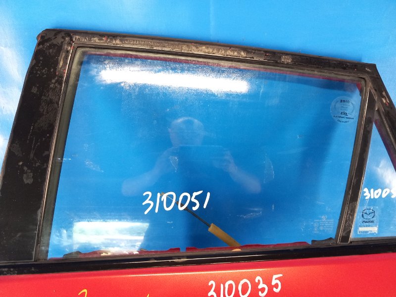 Door glass MAZDA 3 BL 09-13 2009 Left. Rear.