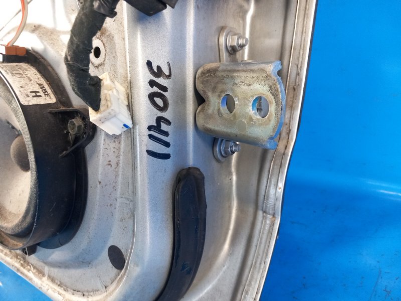 Lower door hinge NISSAN PATHFINDER R51 04-14 2004 Left. Rear.