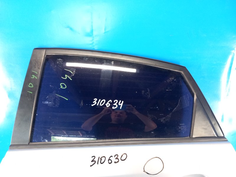 Door glass TOYOTA PRIUS - 30 09-17 2010 Left. Rear.