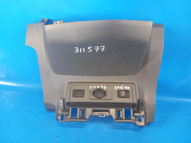 Interior trim TOYOTA PRIUS PLUS 11-14 2013 Front.