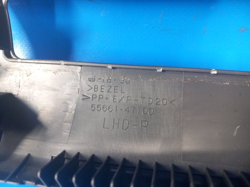 Air deflector TOYOTA PRIUS PLUS 11-14 2013 Right.
