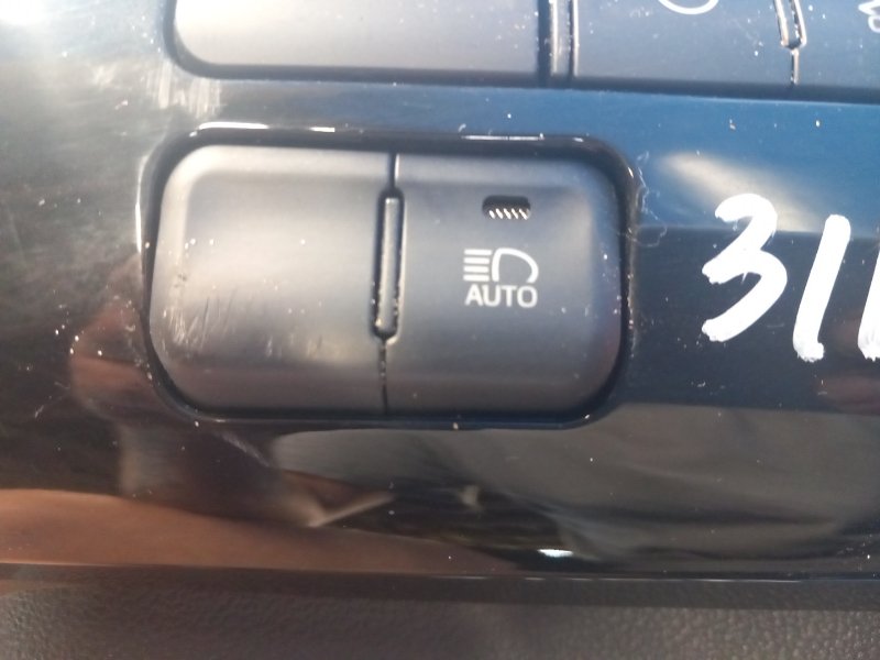 Toyota Prius 16-2016 button