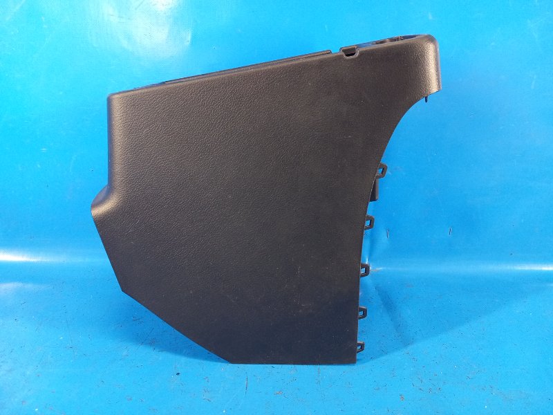 Mitsubishi Outlander GF 12-2013 glove compartment between the seats