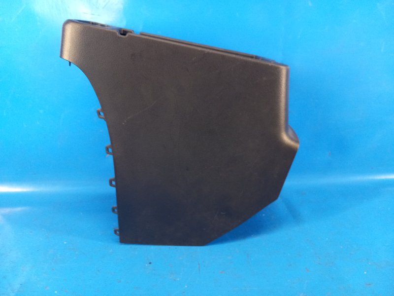 Mitsubishi Outlander GF 12-2013 glove compartment between the seats