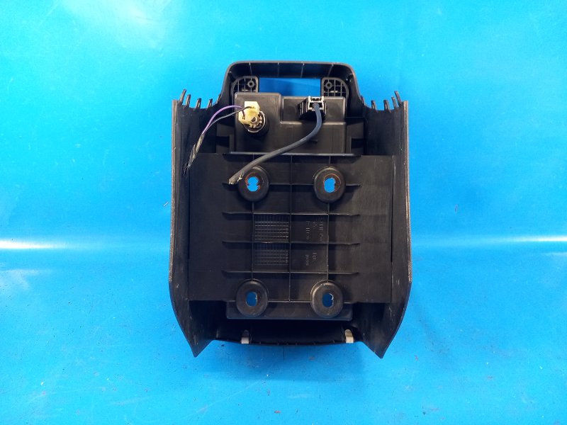 Mitsubishi Outlander GF 12-2013 glove compartment between the seats