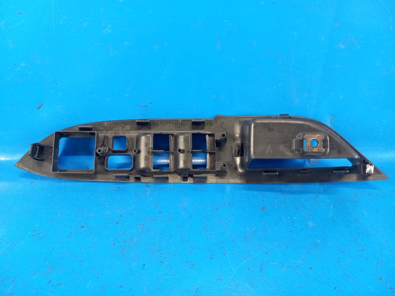 Mitsubishi Outlander GF 12-2013 window lift button trim