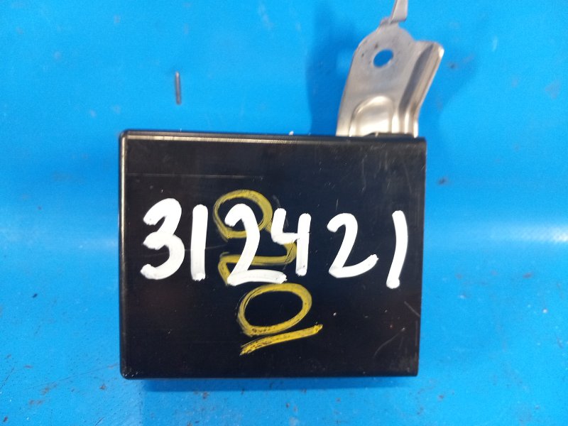 Electronic unit Toyota Prius - 30 09-17 2012